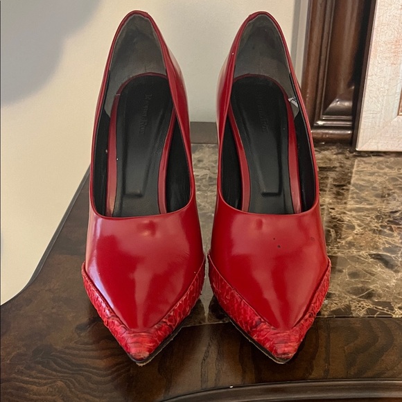 Chic Red Women's Heels - Picture 1 of 6